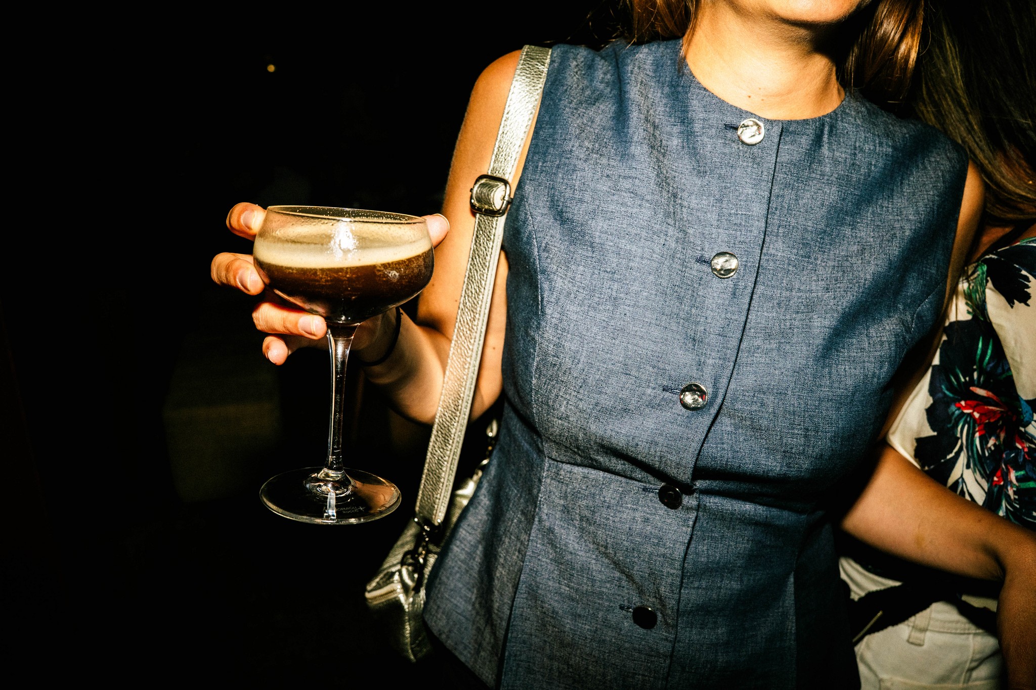 Sélection de bouteilles et de cocktails servis au Village 59.